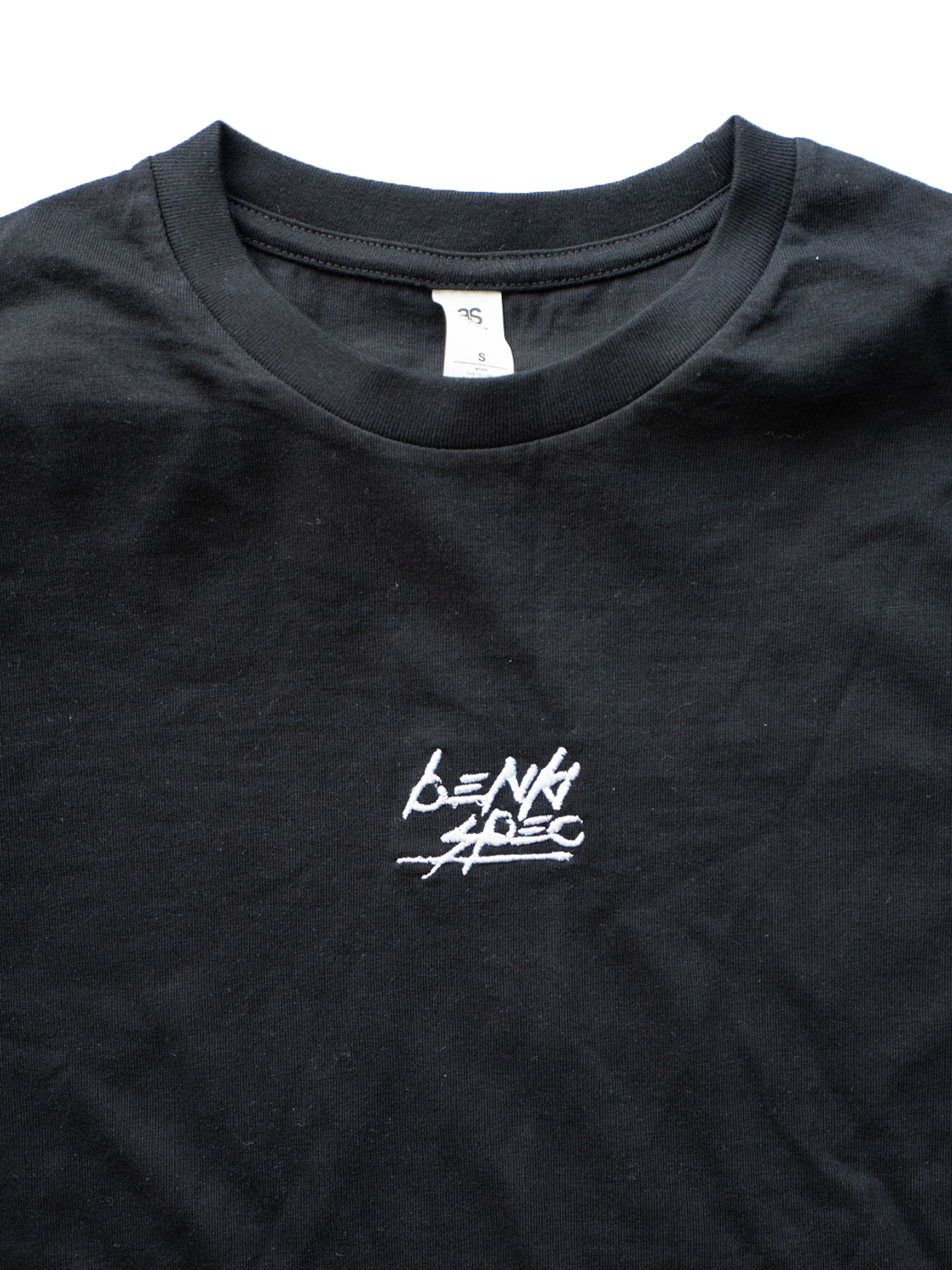 BENKI EMBROIDERED BLACK TEE